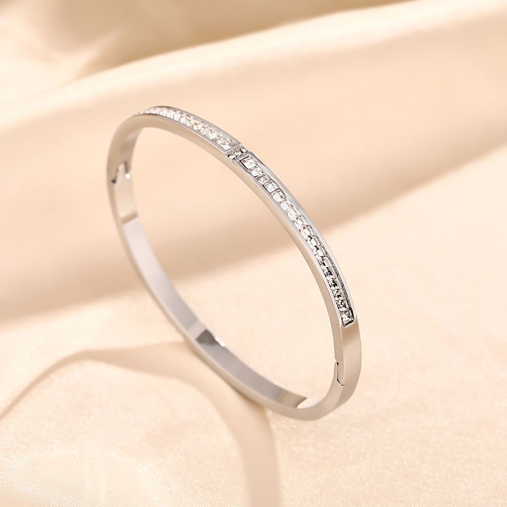 New Japanese And Korean Fashion Titanium Steel Bracelet For Women, Light Luxury With Square Diamond Buckle, Temperament_ipsvogv.com
