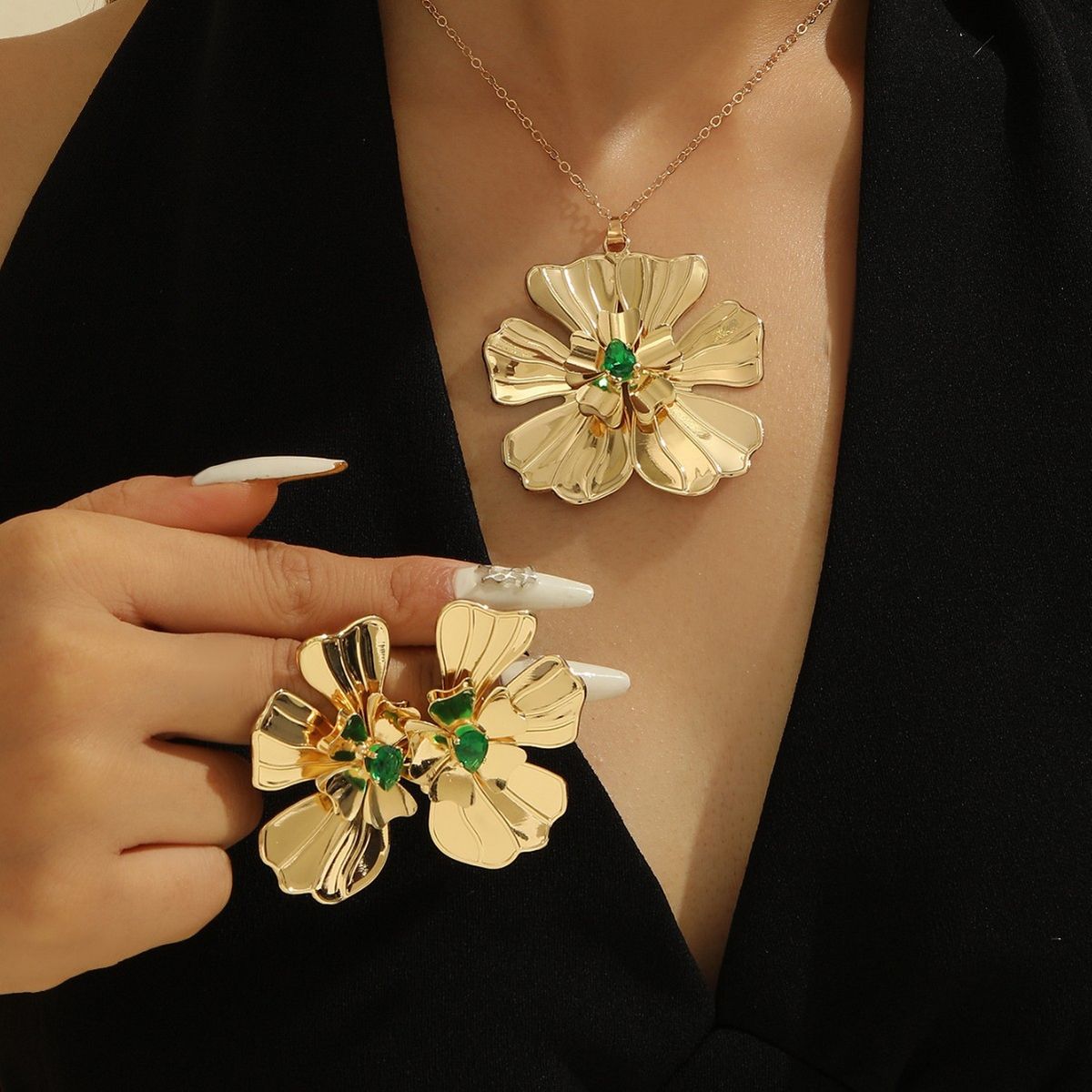 New Floral Niche Style Versatile High-end Women's Necklace Pendant Earring Set_ipsvogv.com
