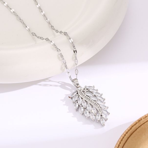 Fashionable and high-end titanium steel necklace with feather inlaid zircon ins for women's collarbone chain, gold_ipsvogv.com