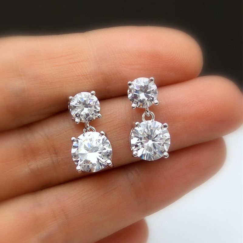 Cao Shichao's Sparkling Mosang Stone Exquisite with Simple Round Four Claw , Elegant and Small Female_ipsvogv.com