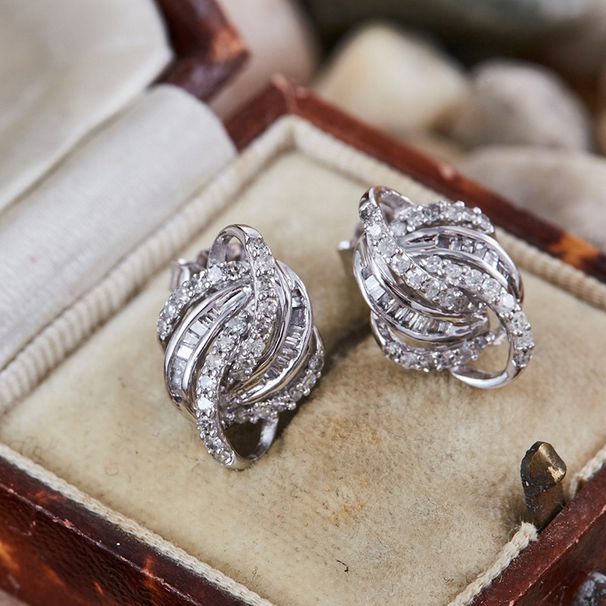 Cao Shi's Fashionable Geometric Lines Wrapped Around E, Personalized Design Sense, Inlaid With Zircon Sparkling_ipsvogv.com