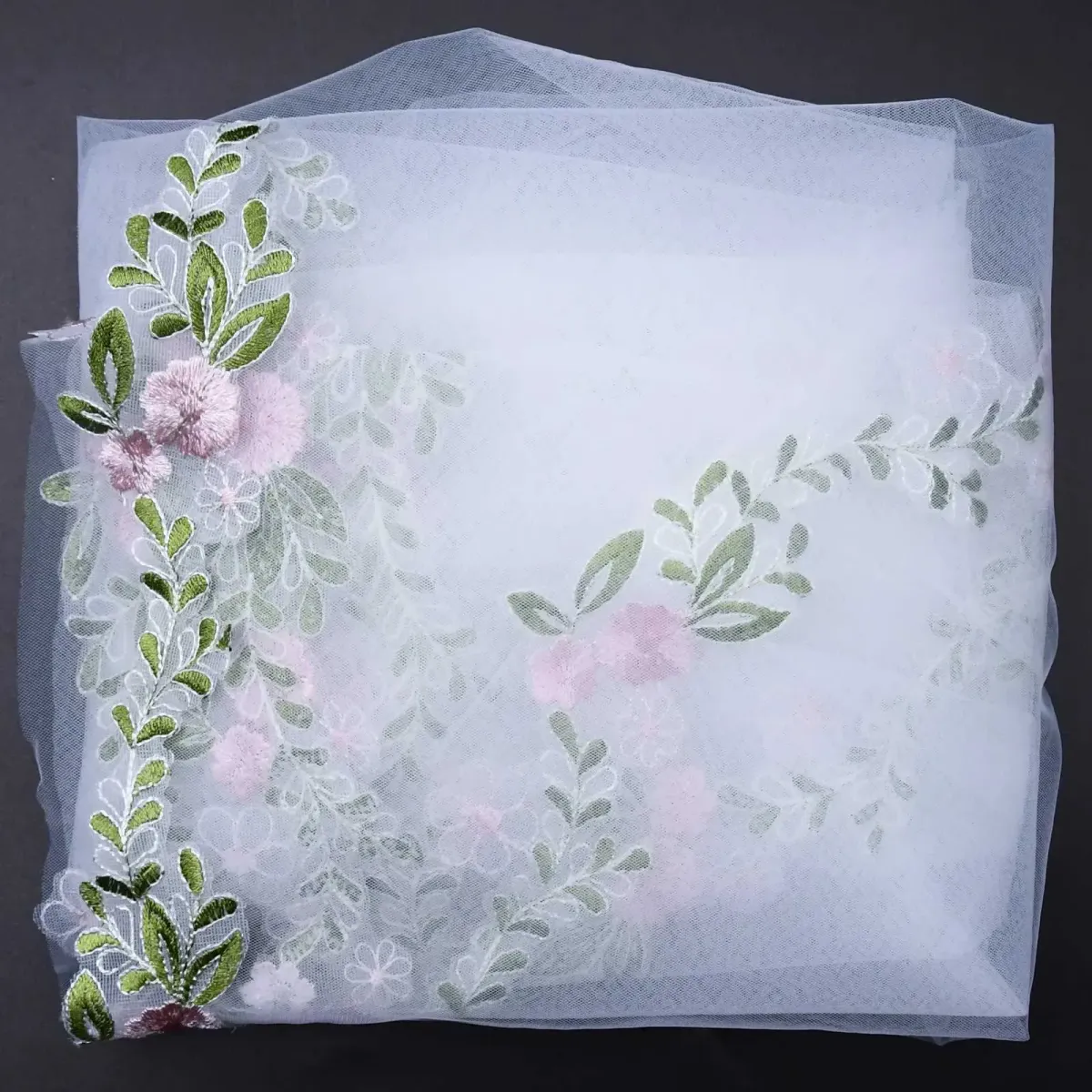 Hair Jewelry V199 Short Bridal Soft Elegant Lace Edged 1-Tier Fingertip Length Veil With Comb Perfect Wedding Dress_ipsvogv.com