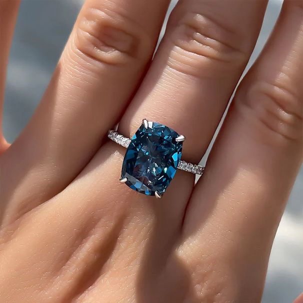 Cao Shi's New Inlaid Topaz Square Four Claw Versatile Ring Luxurious Women's Bracelet_ipsvogv.com