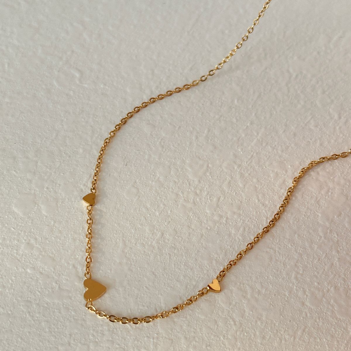 Spot Retro Gold Plated Titanium Steel Small Heart Dangle Minimalist Stacking Necklace_ipsvogv.com