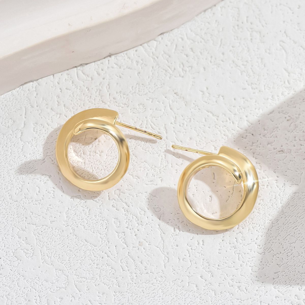 Ins Xiaoqing New Japanese Korean Style Women's Simple U-shaped Niche Design Versatile and Stylish Earrings_ipsvogv.com