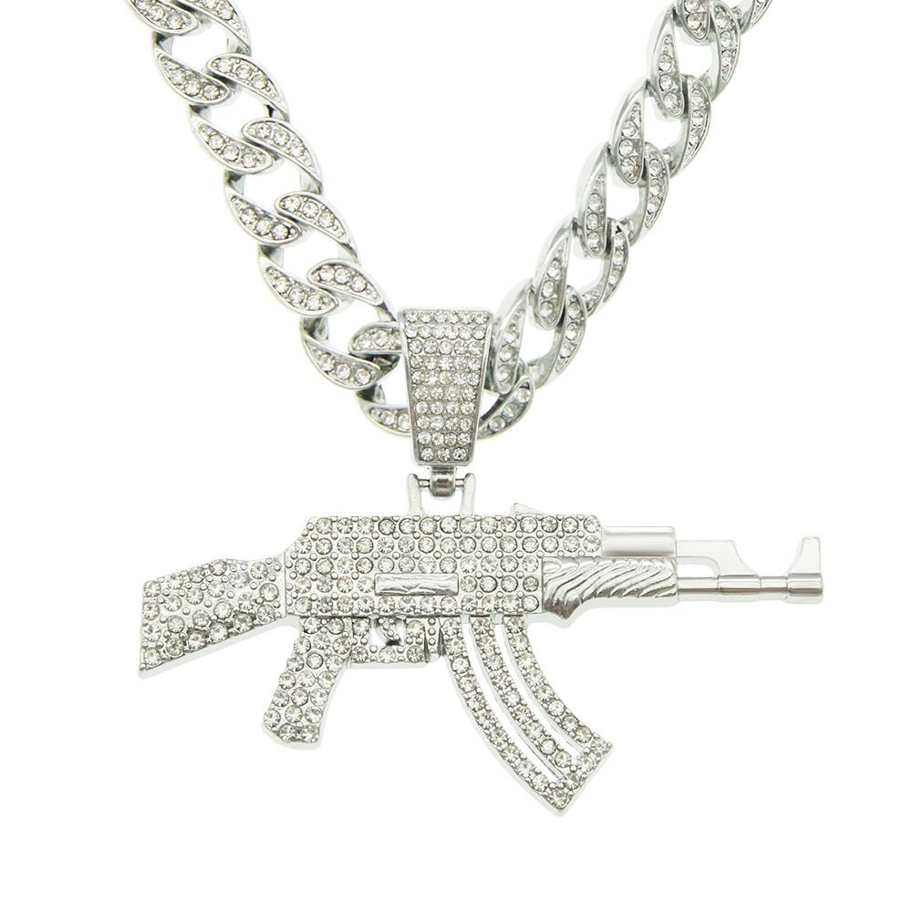 Cool and exaggerated punk street dance, rap, dressing with guns, pendants, necklaces, trendy men's nightclubs, Cuban_ipsvogv.com