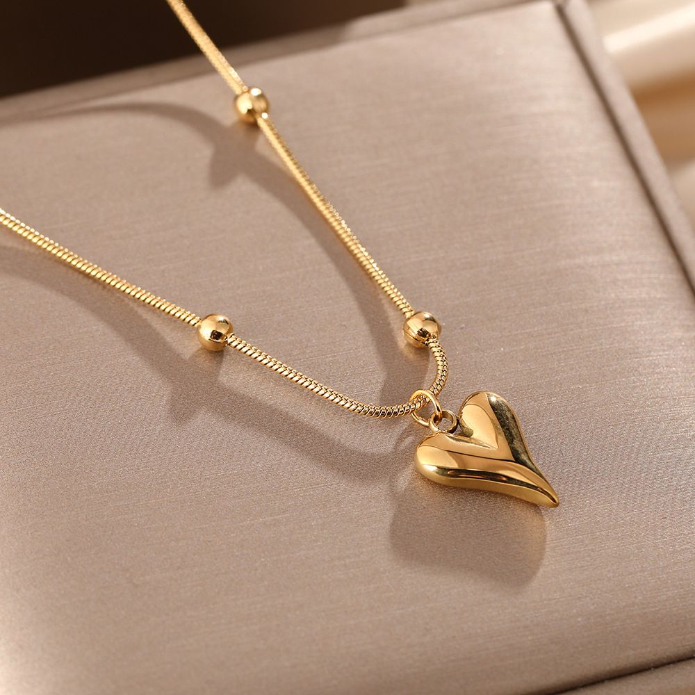 Korean Version Of Light Luxury Gold Heart Titanium Steel Necklace With A Female Niche Design, Featuring Simple_ipsvogv.com