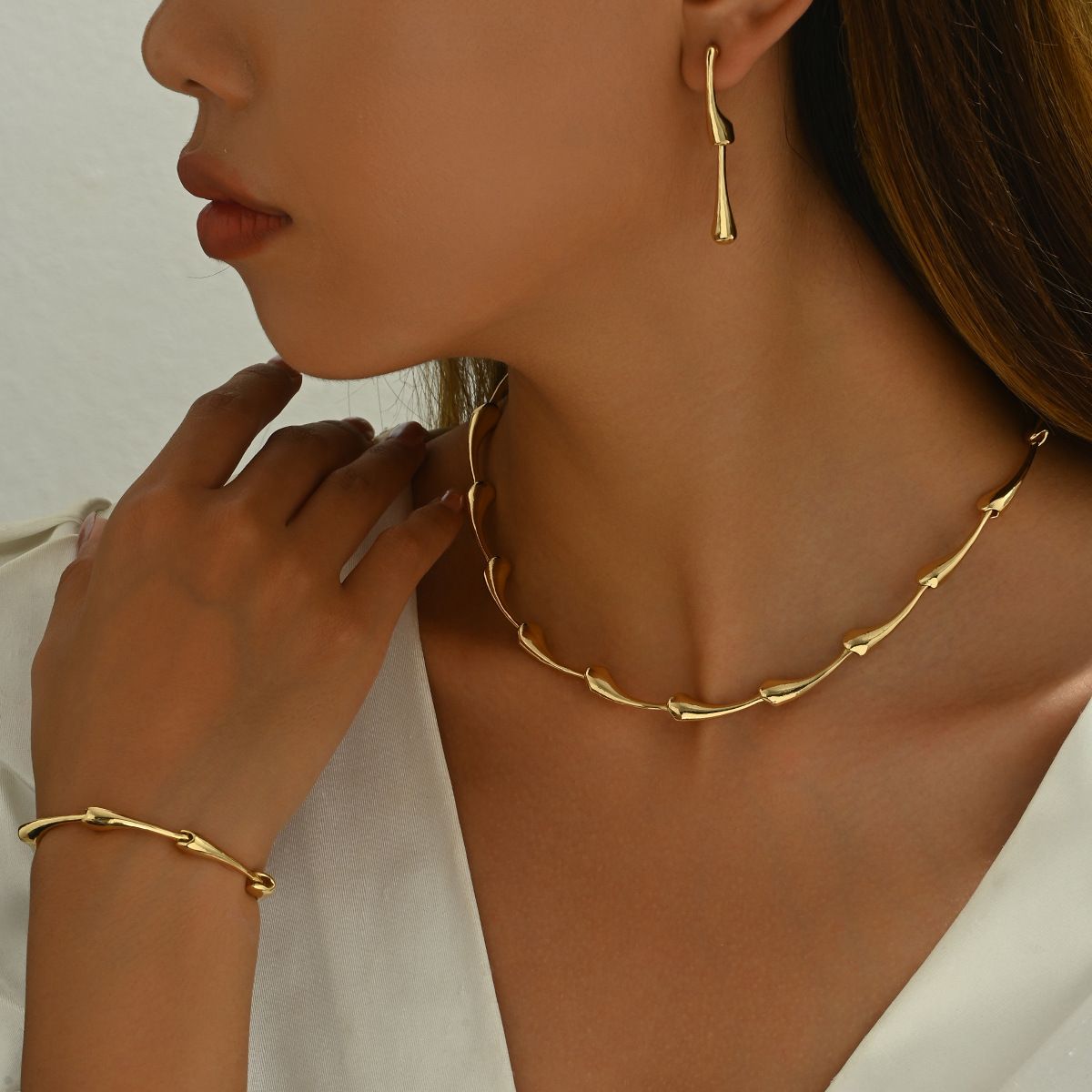 Minimally designed water droplet women's necklace jewelry set, versatile earrings, niche adjustable bracelet accessories_ipsvogv.com