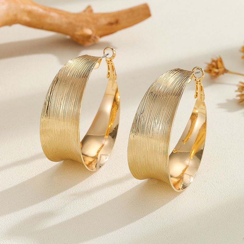 Statement Exaggerated Creative C-Shaped Large Hoop For Women Elegant Light Luxury Feel Drop Earrings_ipsvogv.com