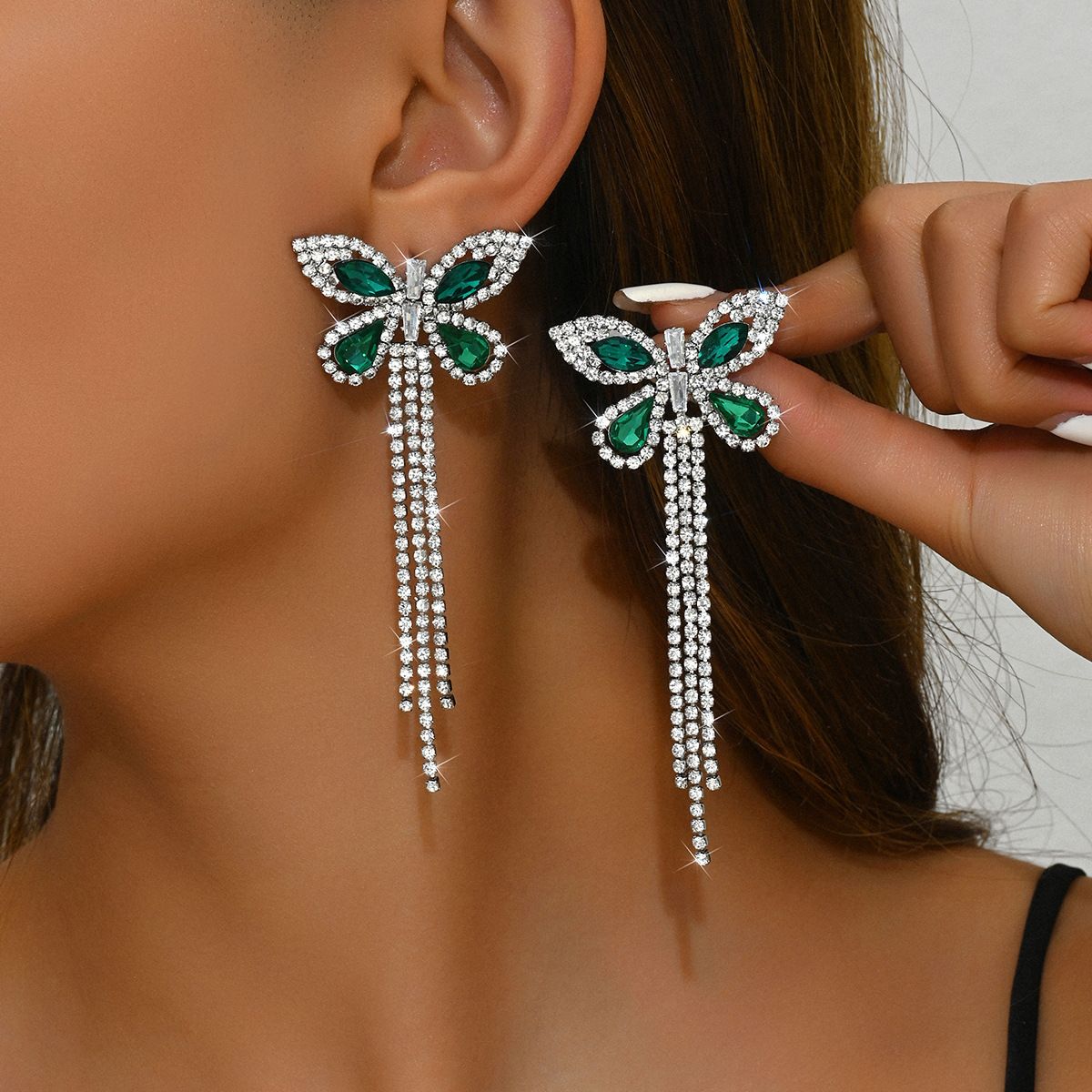 Unisex Light Luxury Claw Chain Full Diamond Butterfly Tassel Earrings Temperament Versatile Female Earrings_ipsvogv.com