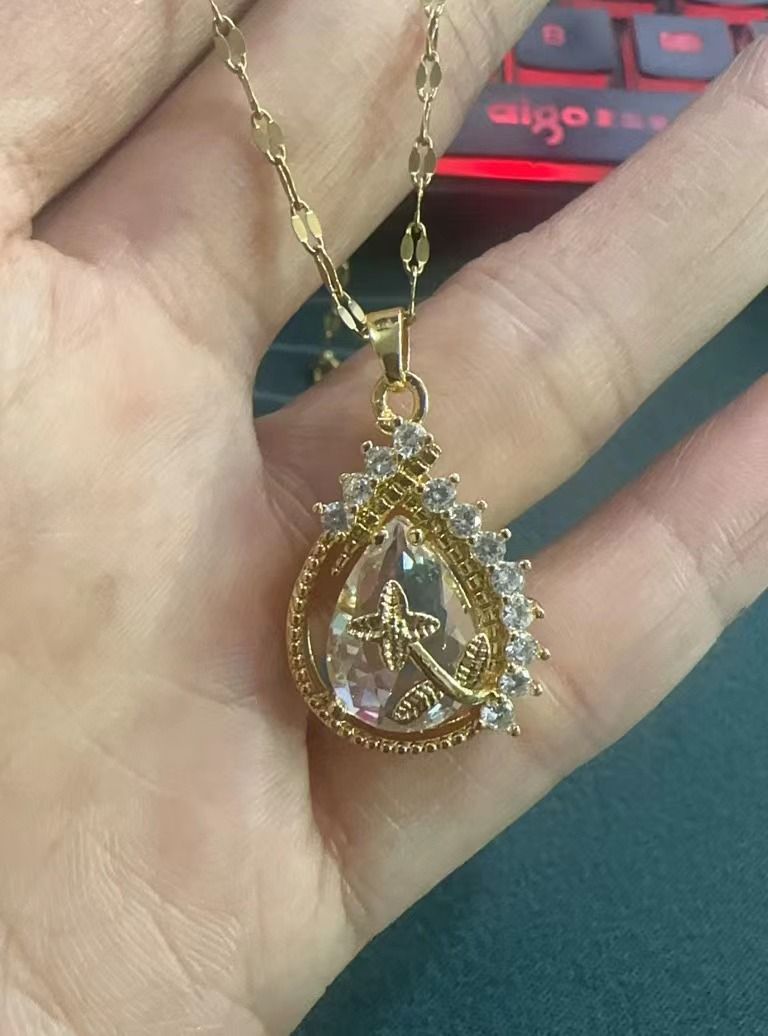 New Fashion Trend White Red Green Micro Inlaid Zircon Water Droplet Pendant Titanium Steel Necklace For Women_ipsvogv.com