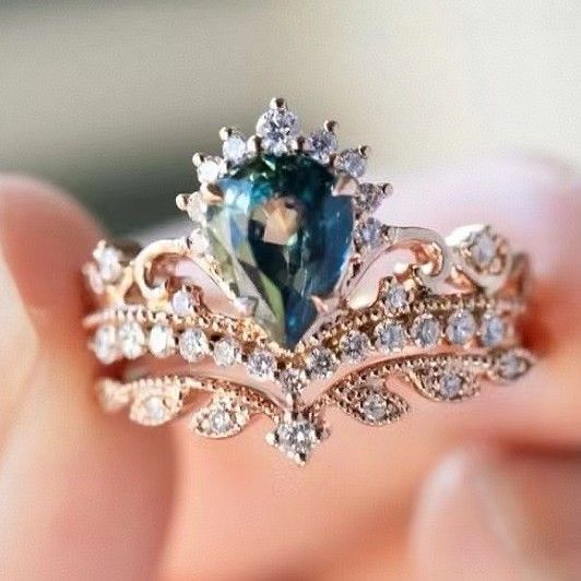 Three Brilliant Luxurious Princesses, Crown And Rose Gold Ring Accessories, Inlaid With Water Droplet Colored Diamond_ipsvogv.com