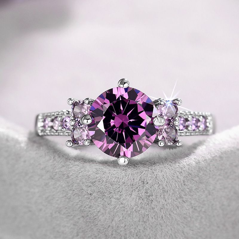 Cao Shi's Four Clawed Zircon Inlaid Ring Exudes Luxurious And Elegant Temperament, Serving As A Wedding Accessory For_ipsvogv.com