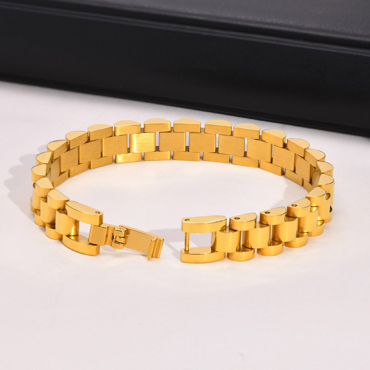 Stainless Steel Vacuum Plating Fashion Curved Brand Watch Strap Bracelet Female Gold Bracelets_ipsvogv.com