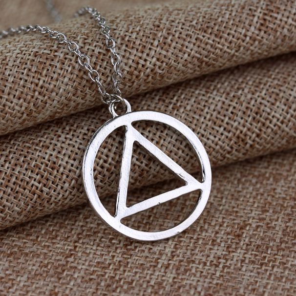 Rap Singer Eminem's Pendant Necklace, Nightclub Hip-hop Minimalist Triangular Necklace_ipsvogv.com