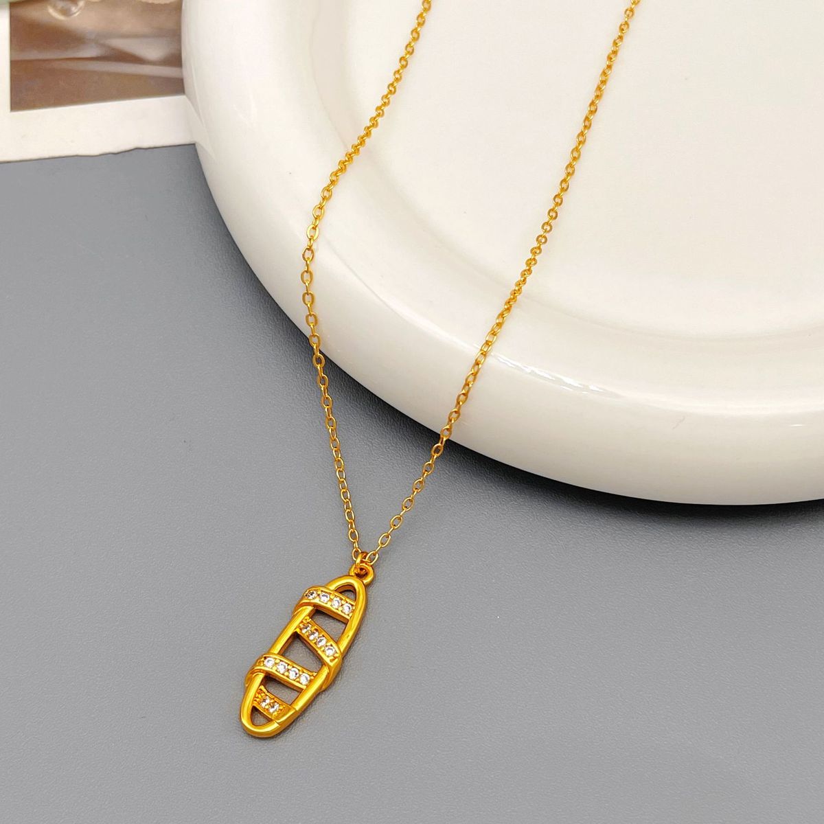 Korean minimalist ins style woven winding inlaid zircon pendant necklace design, personalized and high-end fine chain_ipsvogv.com