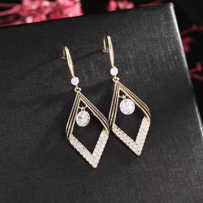 Women's earrings trendy diamond-shaped hollow diamond earrings 2023 new trendy design temperament fashionable ear hook earrings_ipsvogv.com