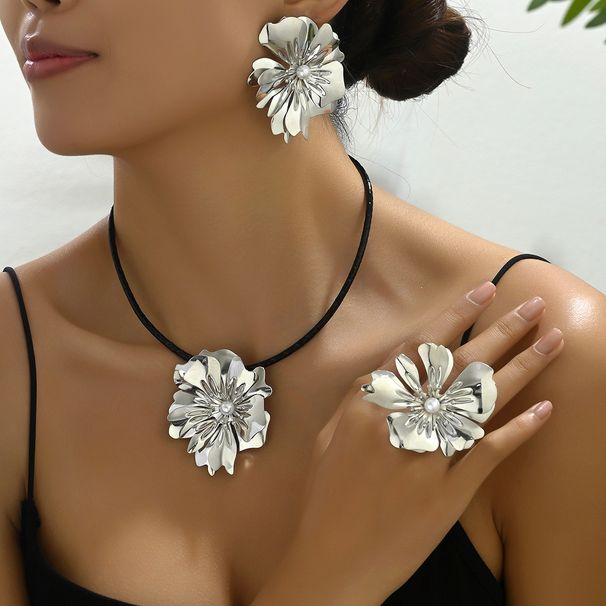 French minimalist flower necklace set with personalized pearl inlaid women's rings and earrings accessories_ipsvogv.com