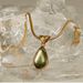 Women's Jewelry Olive Green Water Drop Pendant Necklace Light Luxury High End Design Sense Fashion Retro Temperament Clavicle Chain_ipsvogv.com