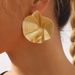12918 new pleated lotus leaf with personalized metal design, high-end feel, wearing earrings for dinner parties_ipsvogv.com