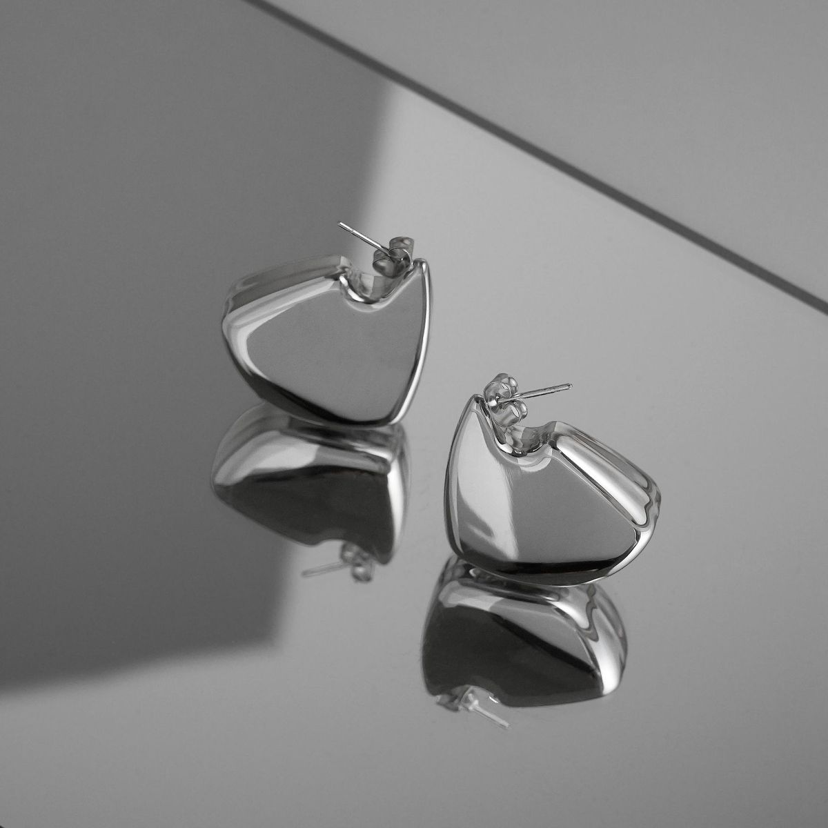 Unisex Retro Real Gold Electroplated Titanium Steel Fan Shaped Fine Polished Earrings_ipsvogv.com
