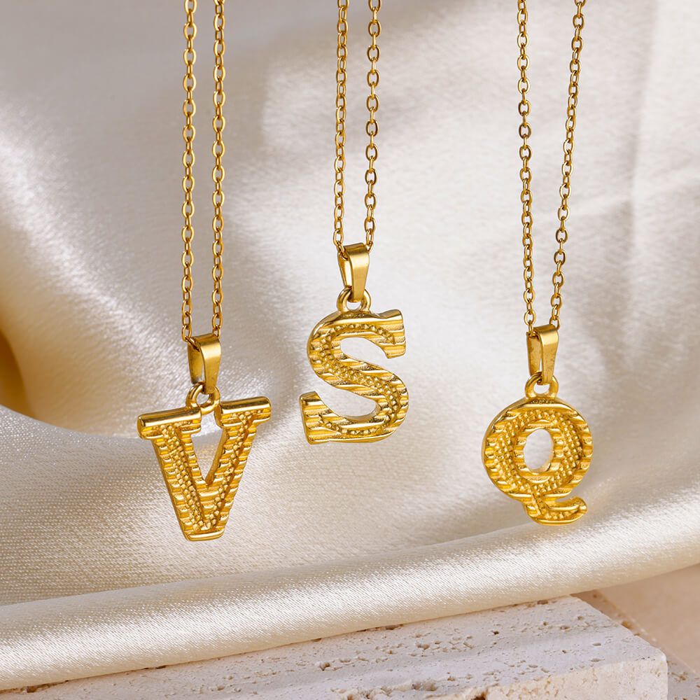 hot selling new product 26 English capital letters pendant necklace gold plated environmentally friendly vacuum plating necklace_ipsvogv.com