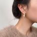 Simple design, personalized earrings can be paired with two pairs of gold and silver earrings_ipsvogv.com