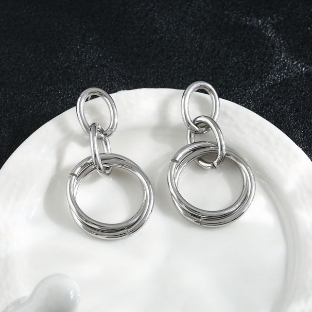 Interlocking titanium steel earrings, elegant banquet style, versatile high-end earrings for women in 2023_ipsvogv.com