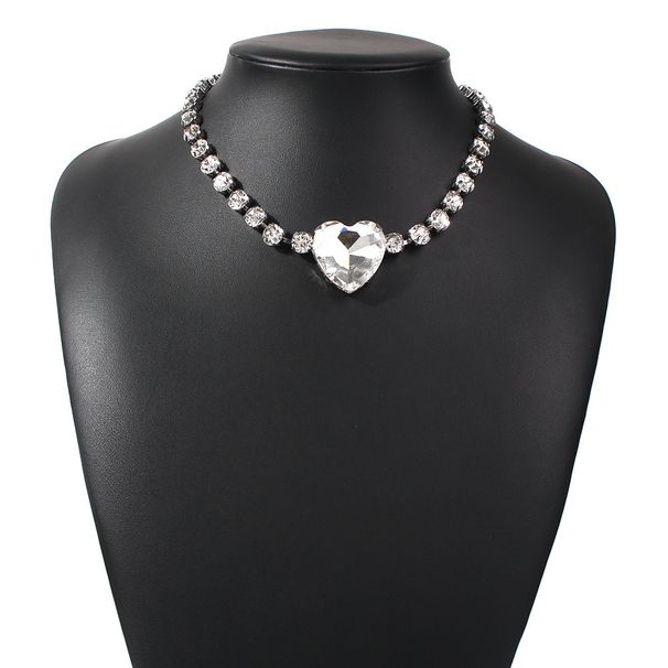 N7729 Exaggerated Creative Collar Chain Necklace Luxury Glass Diamond Heart Pendant Neckchain_ipsvogv.com