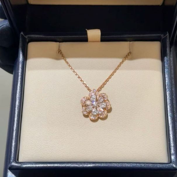 Exquisite Lace Edge Pure White Full Diamond Water Drop Necklace Hollow Rose Pendant_ipsvogv.com