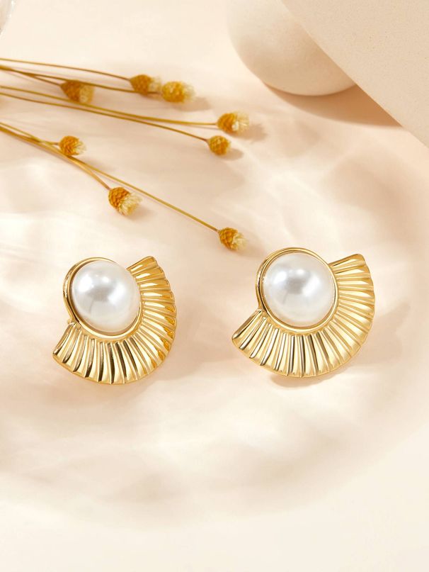 A Pair Of Light Luxury Inlaid Pearl Fan Earrings_ipsvogv.com