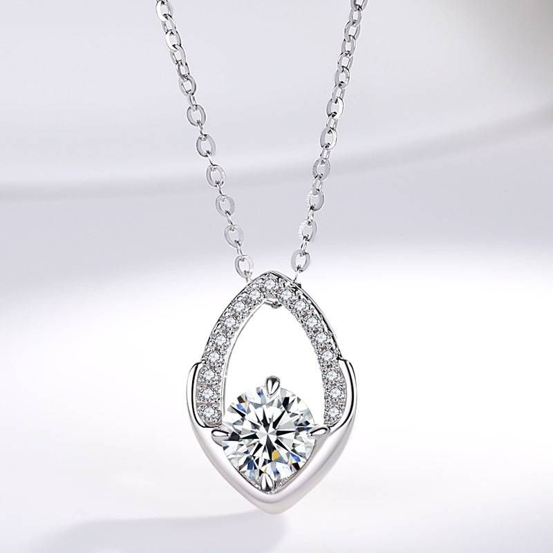 Sterling Silver Necklace For Women Temperament Devil's Eye Moissanite Pendant Versatile Clavicle Chain_ipsvogv.com
