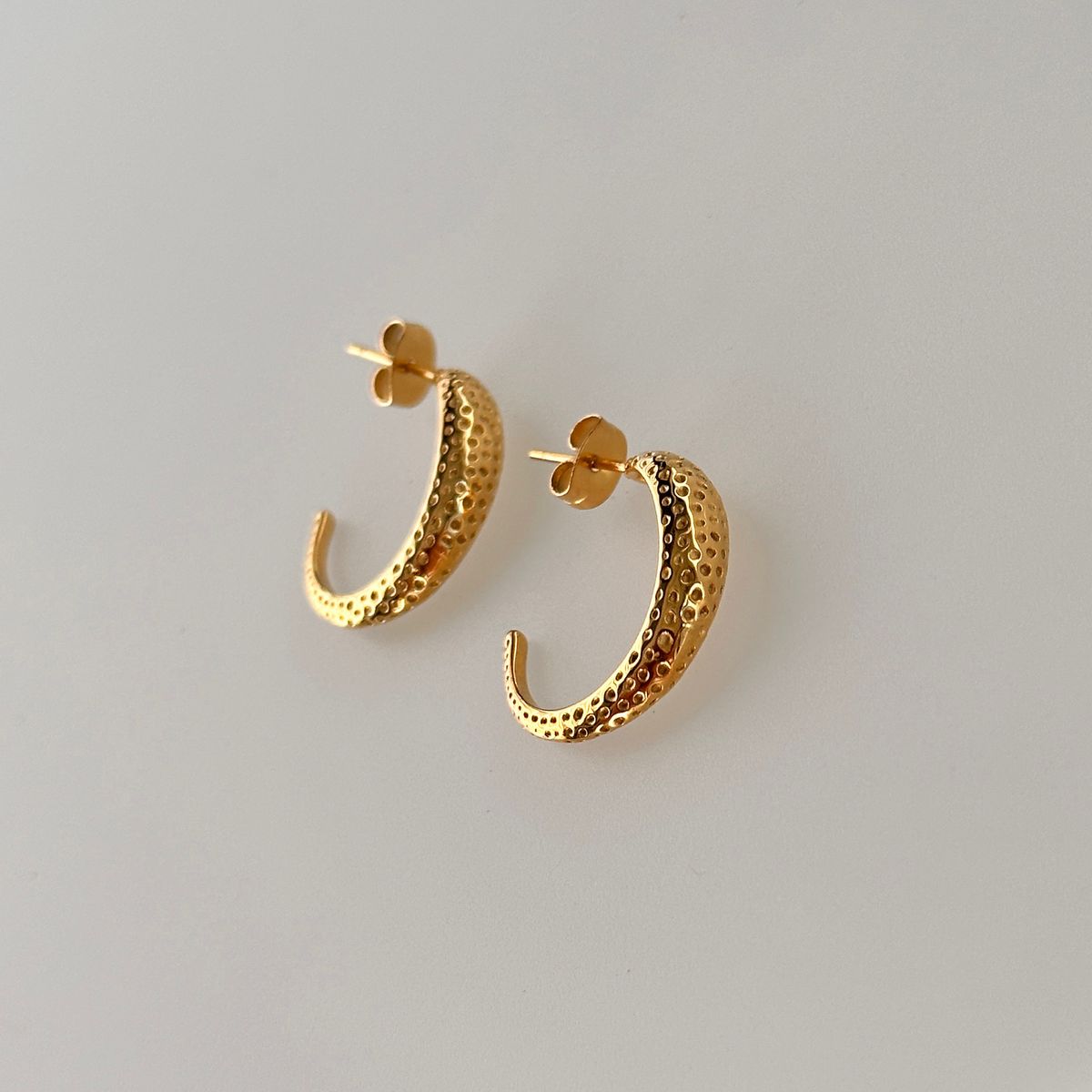 Fashionable INS Retro Titanium Steel Crescent Embossed Minimalist Korean Earrings_ipsvogv.com