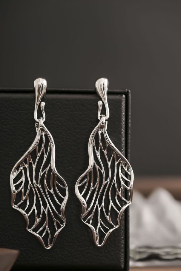 Brass Gold-Plated Light Luxury Metal Minimalist Hollow Leaf Niche Design Earrings For Women_ipsvogv.com