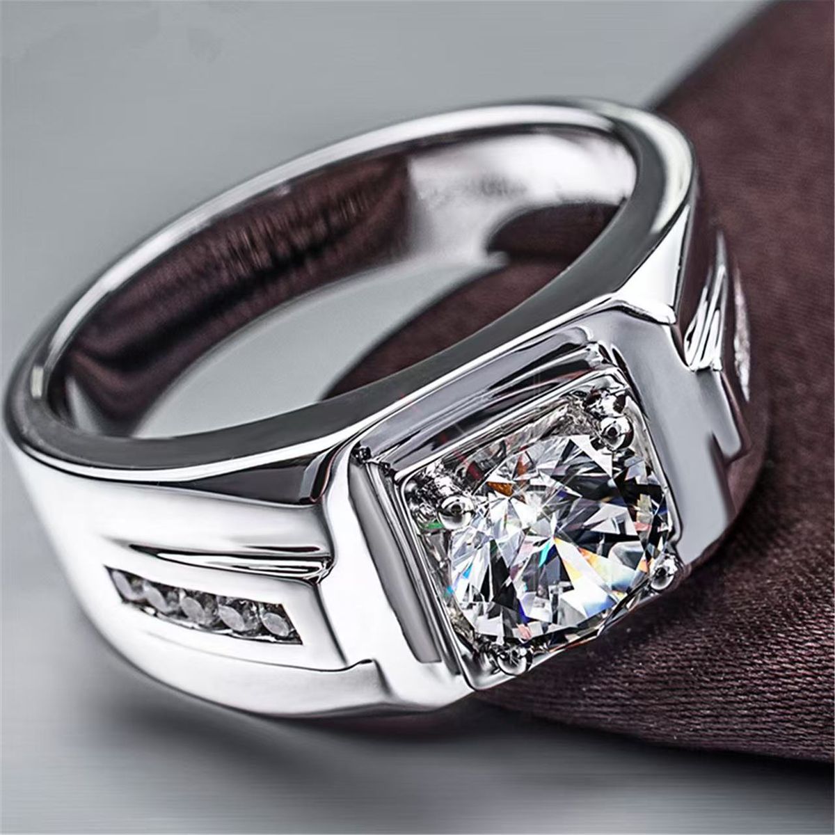New Domineering And Fashionable Simulation Diamond Ring, Men's Platinum Plated Mosang Stone Ring_ipsvogv.com