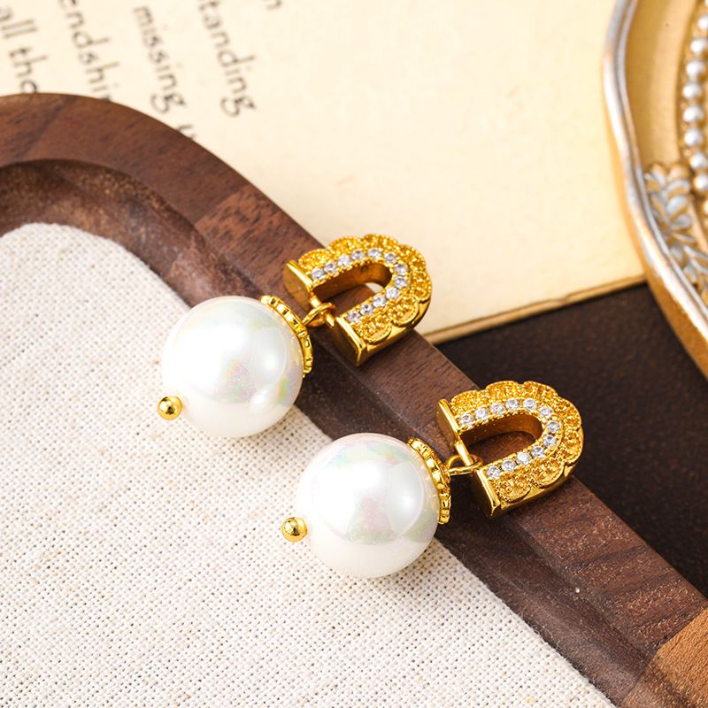 Silver Needle Wind Micro Inlaid Zircon Horseshoe Buckle Pearl Women's Light Luxury High End Earrings Winter_ipsvogv.com