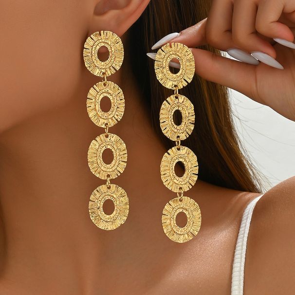 Exaggerated metal personalized round pendant, hollowed out niche earrings, high-end women's earrings_ipsvogv.com