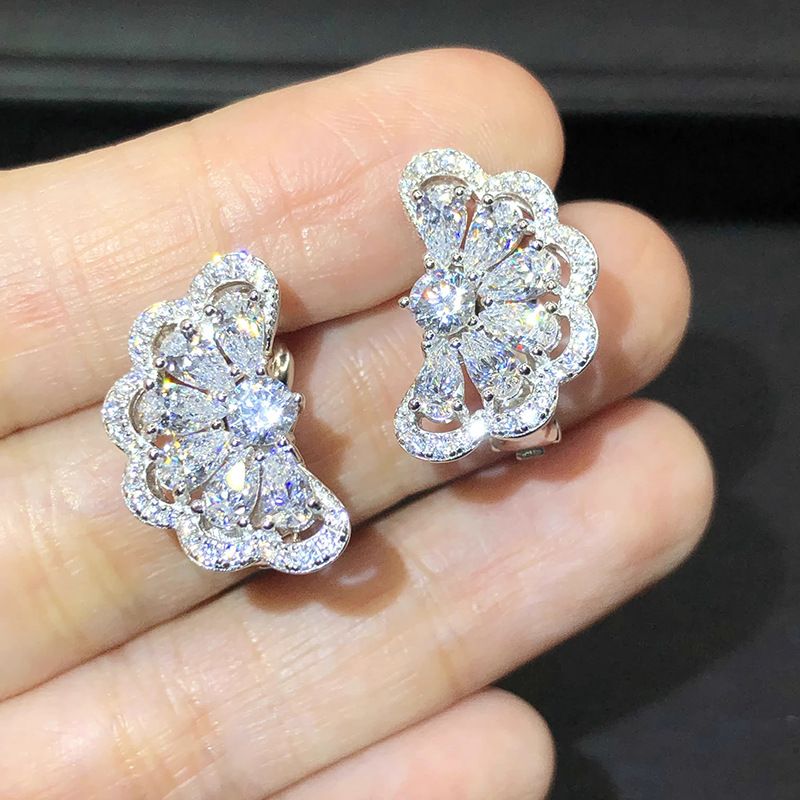 Cao Shi's Water Drop Flower Ear Nails Are Elegant And Refined For Women, Paired With Delicate Fragrances_ipsvogv.com