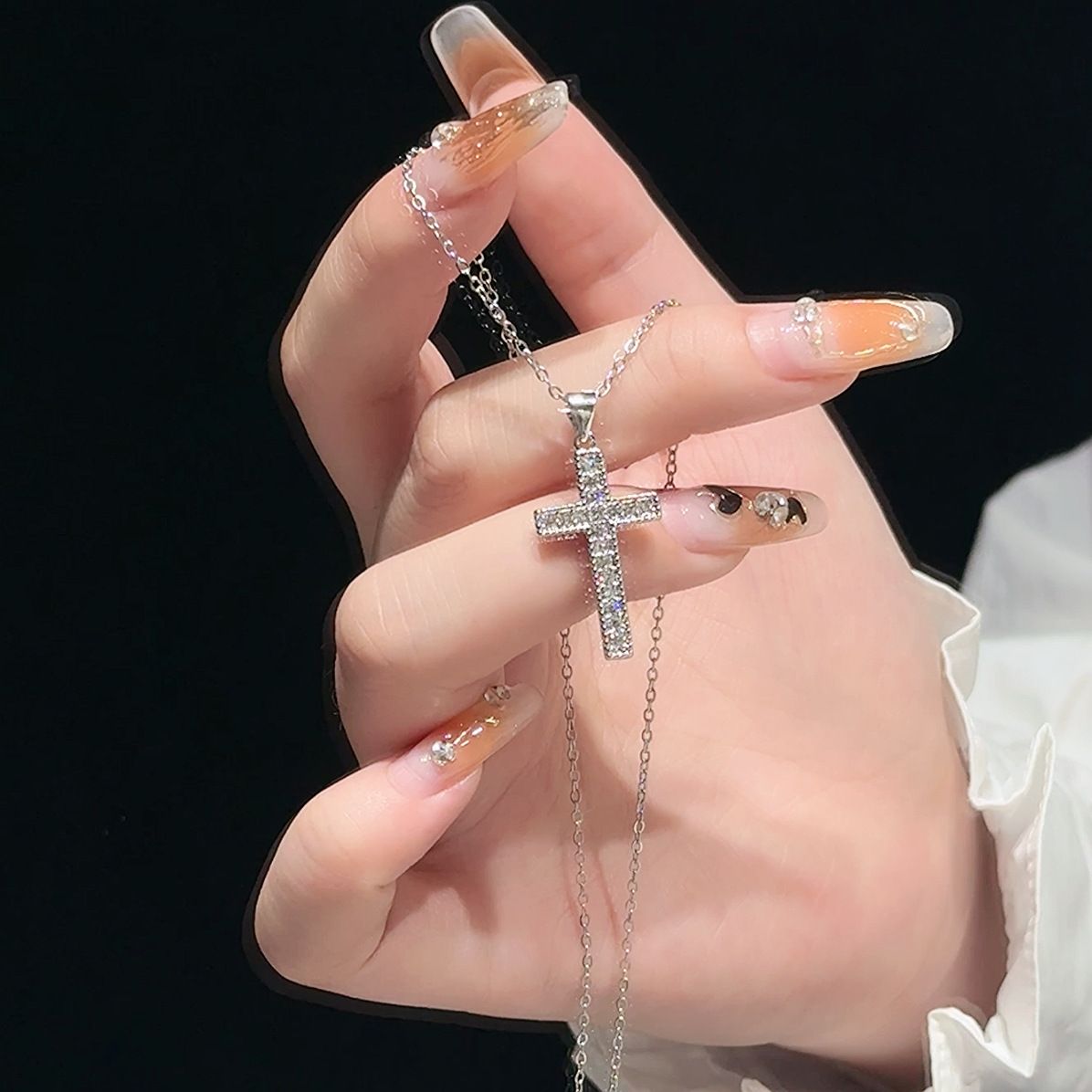 Fashionable Diamond Studded Cross Necklace For Women, High-end And Cool Style, Minimalist Design, Collarbone Chain_ipsvogv.com