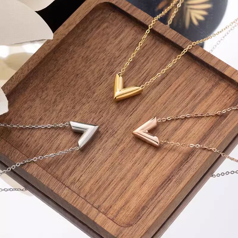 Minimalist Gold Niche Luxury V-letter Necklace, Women's Collarbone Sweater Chain, Internet Famous Non Fading Accessory_ipsvogv.com