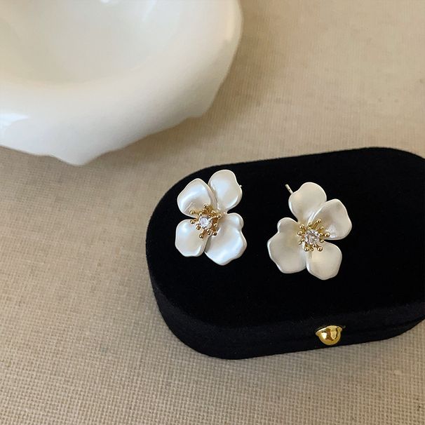 Women's Jewelry Light Luxury High End White Oil Drop Flower Earrings Simple Personality Fashion Exquisite Trendy Versatile Earrings Earrings_ipsvogv.com