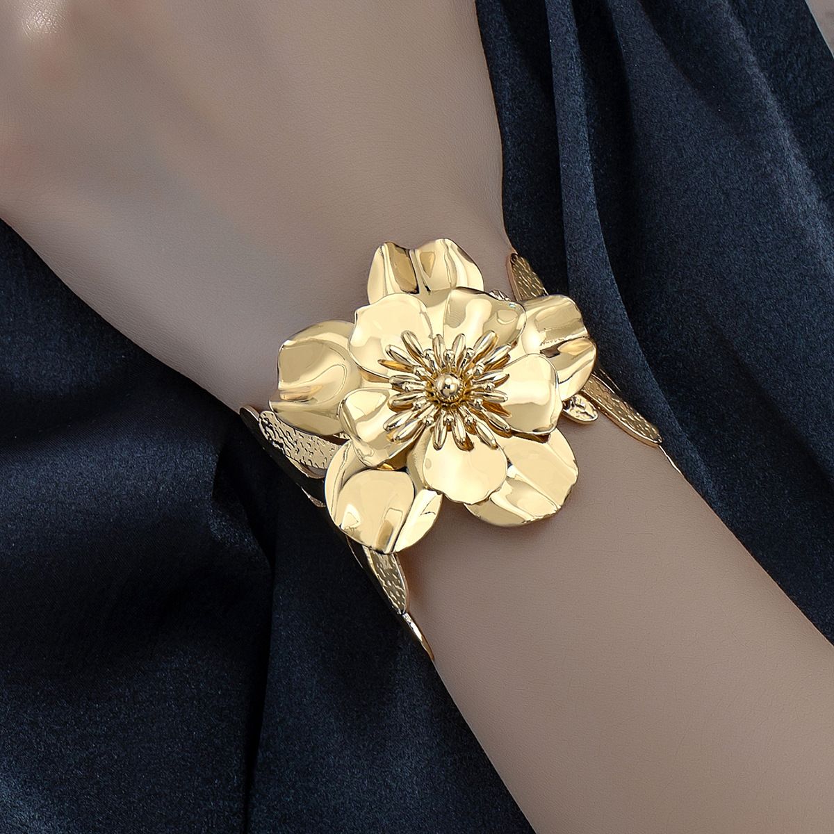 Round Flower Women's Bracelet French Personalized Leaf Hand Jewelry_ipsvogv.com