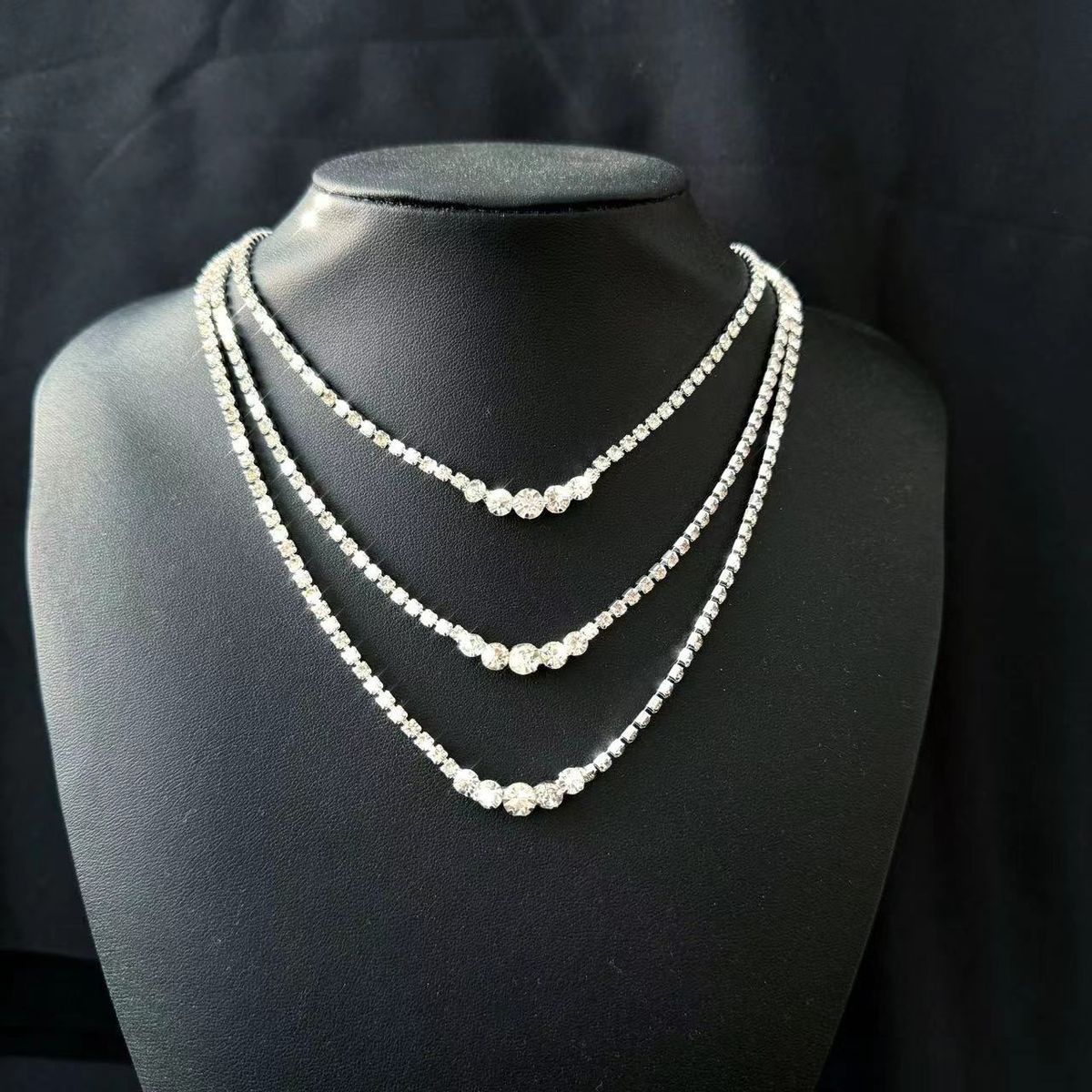 Personality exaggerated rhinestone necklace Fashion trend street shooting clavicle chain retro claw chain multi layer necklace_ipsvogv.com