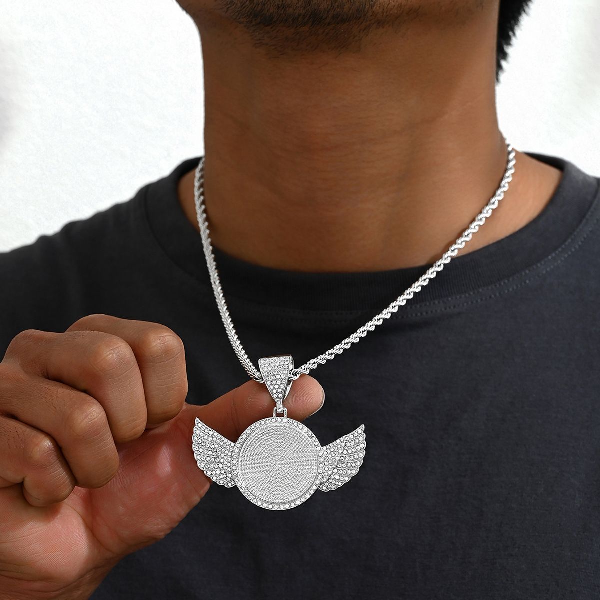 Hip hop style men's necklace a minimalist and niche angel wing design with sparse diamond inlay, long chain_ipsvogv.com