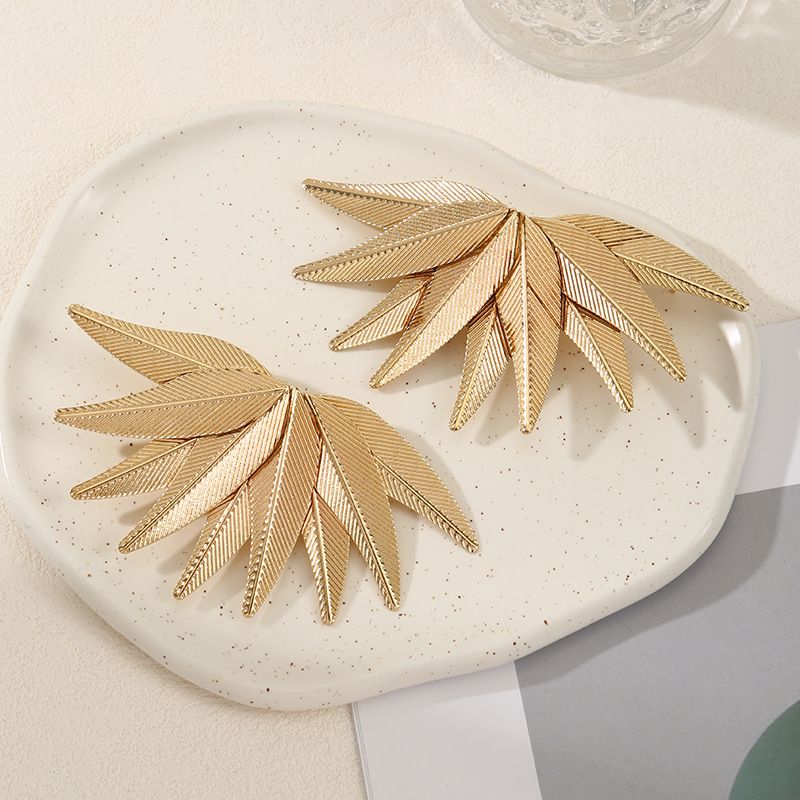 Fashion Trend Gold Wing Niche Design Sense Exaggerated Leaf Drop Earrings_ipsvogv.com