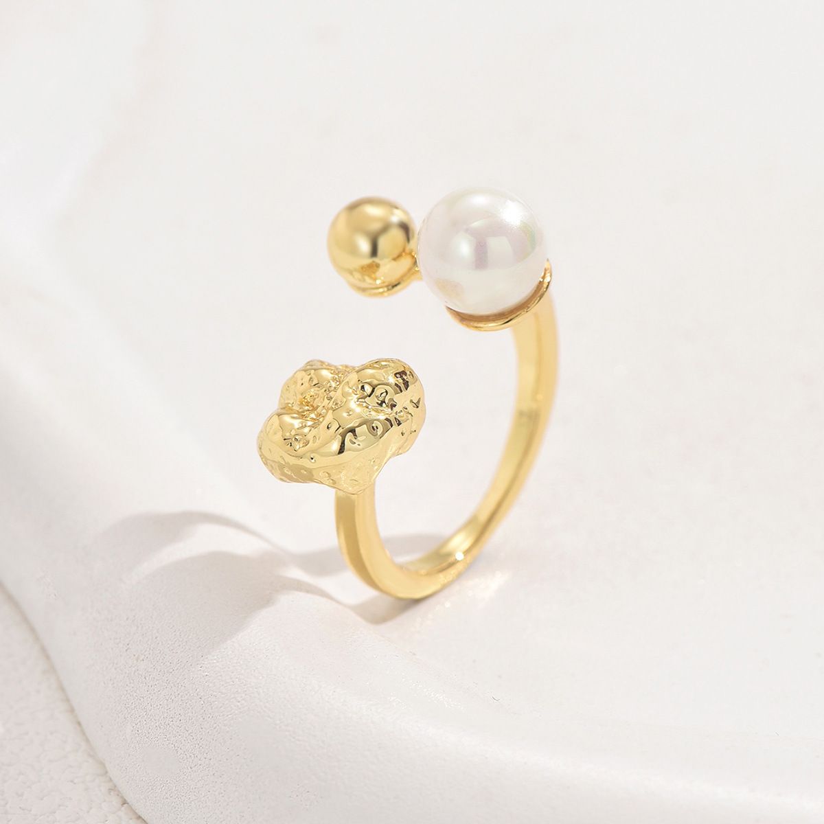 Geometric fashion OL women's inlaid pearl ring, niche pleated high-end design, open index finger ring_ipsvogv.com