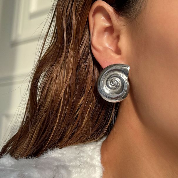 Unisex INS Hot Selling Fashionable Retro Titanium Steel Fine Polished Conch Thread Dancer Earrings_ipsvogv.com