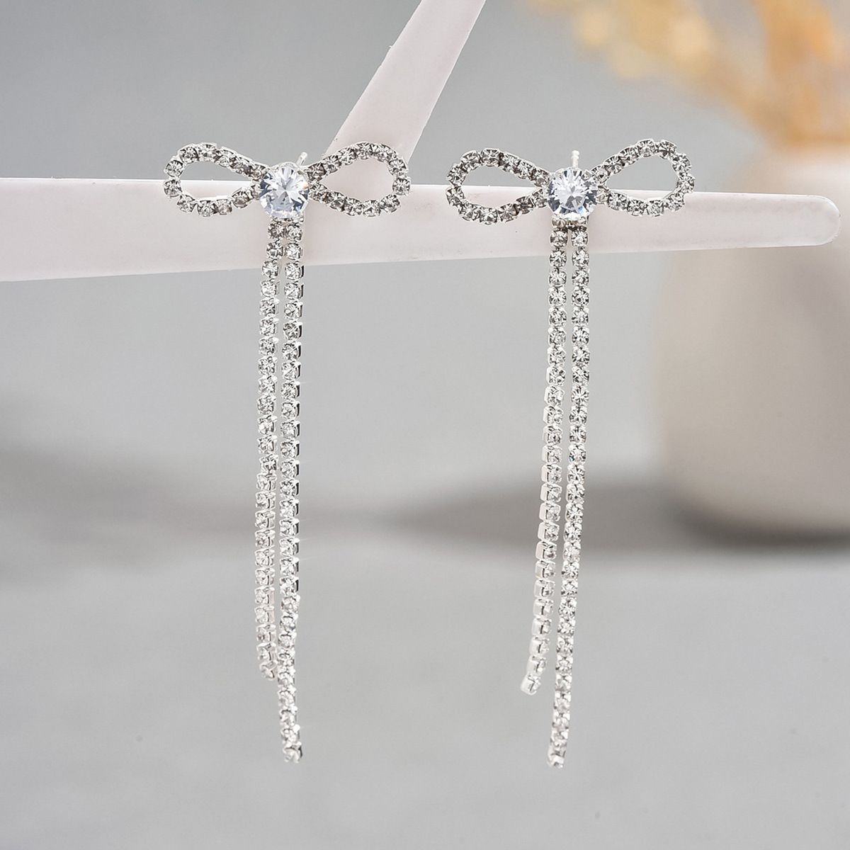 Niche Fashion OL Forest Versatile, Stylish, Butterfly Knot Design, Women's Simple, Light Luxury Earrings_ipsvogv.com