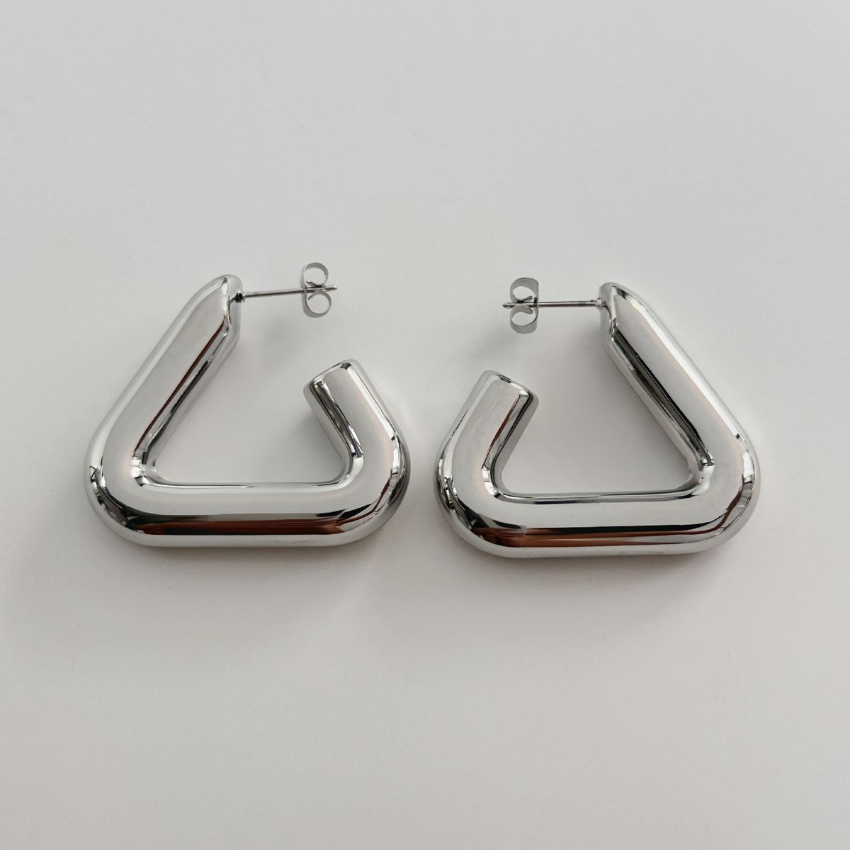 INS Fashionable Niche INS Retro Titanium Steel Triangle Balance Beam Earrings_ipsvogv.com