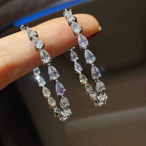 Cao Shi's Fashionable Unique With A Large Water Droplet Shape And Luxurious Female Earrings_ipsvogv.com